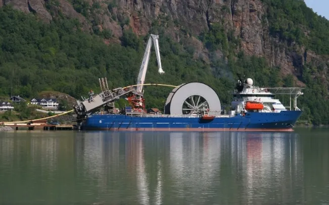 Submarine fiber optic cable laying vessel Submarine fiber optic cable laying vessel